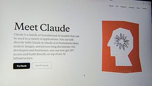 Anthropics Chatbot Claude ist ein Konkurrent von ChatGPT. (Archivbild)