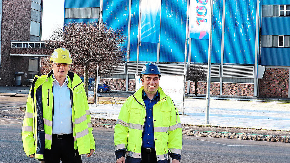 Werkleiter Johannes Stadler und Benjamin Kirchberger, Leiter der R&uuml;benabteilung (v. l.).