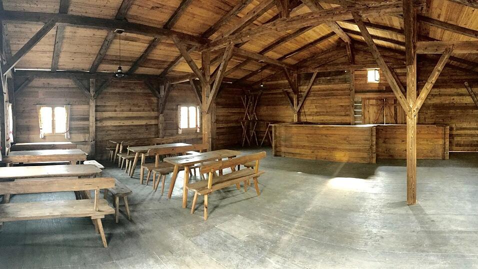 Urig wirkt die 'Weißbierhütte' bereits ohne Dekoration. Sie soll auch die Bar beherbergen.