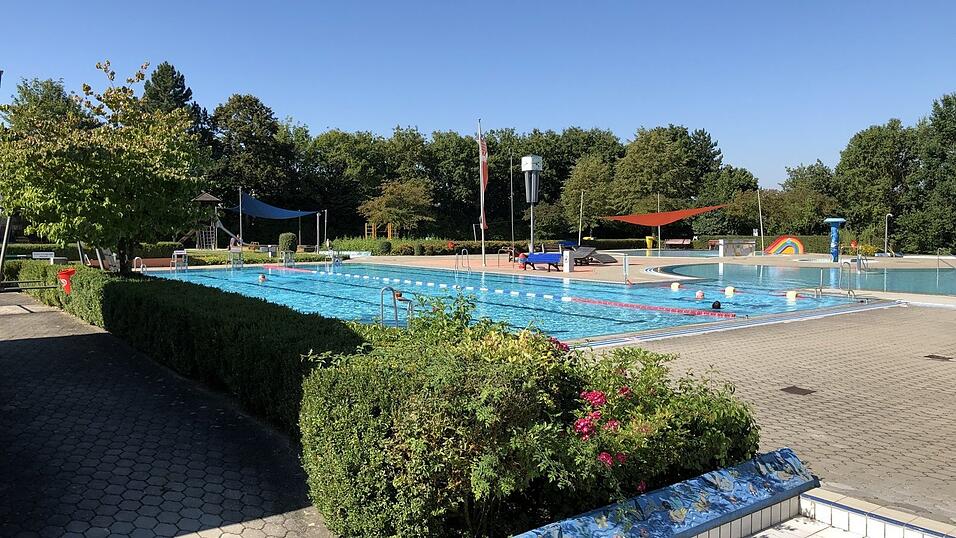 Das Schwimmerbecken in Geiselh&ouml;ring ist mit dem Nichtschwimmerbecken verbunden. Das soll sich nach der Sanierung &auml;ndern.