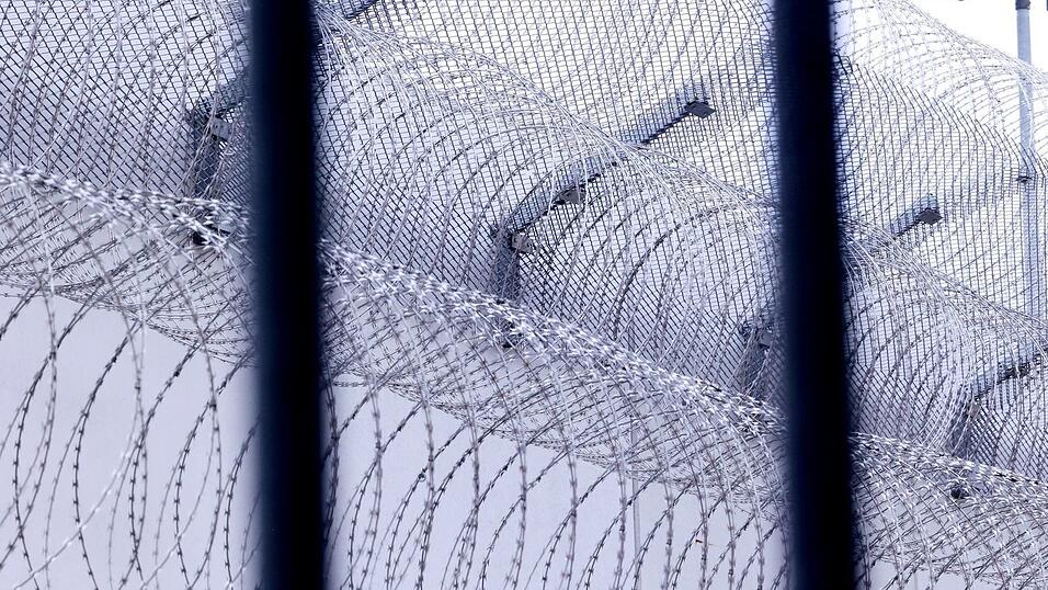 Viele Gefängnisse in Deutschland sind laut einer Umfrage am Rande ihrer Kapazität. (Symbolfoto) Viele Gefängnisse in Deutschland sind laut einer Umfrage am Rande ihrer Kapazität. (Symbolfoto)
