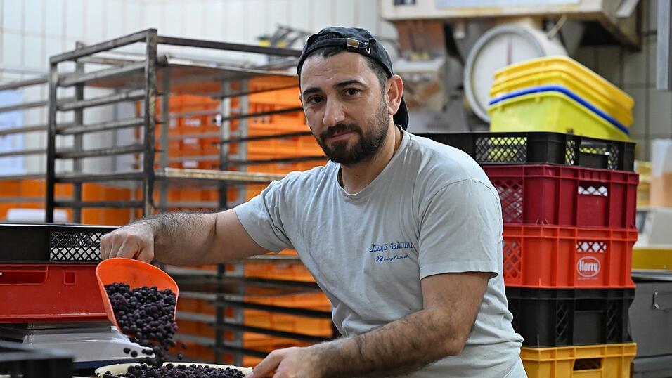 In den Bereichen Medizin, Pflege und Gastronomie sind Menschen aus Syrien, die einst als Flüchtlinge kamen, als Arbeitskräfte geschätzt. (Symbolbild) In den Bereichen Medizin, Pflege und Gastronomie sind Menschen aus Syrien, die einst als Flüchtlinge kamen, als Arbeitskräfte geschätzt. (Symbolbild)