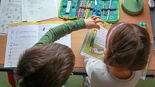 Achtsamkeit kann auch die zentralen Denkfähigkeiten von Kindern verbessern, so wird die Aufmerksamkeit erhöht und das Arbeitsgedächtnis profitiert ebenso.