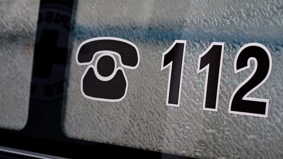 Die couragierte Helferin hat den Rettungsdienst gerufen. (Symbolbild) Die couragierte Helferin hat den Rettungsdienst gerufen. (Symbolbild)