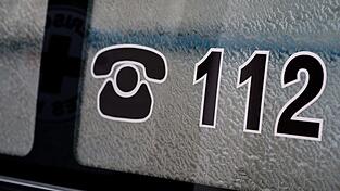 Die couragierte Helferin hat den Rettungsdienst gerufen. (Symbolbild)