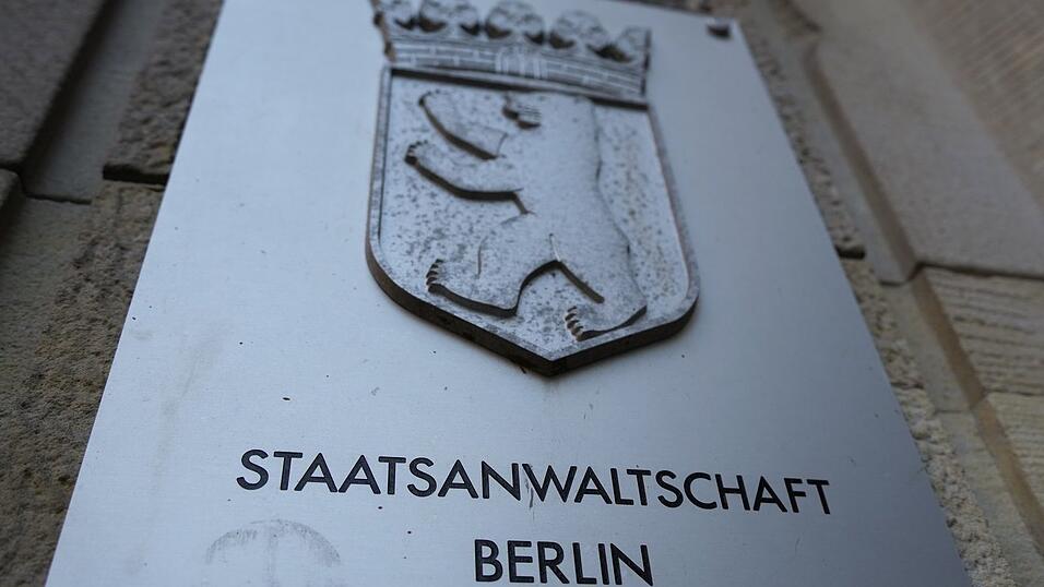 Die Staatsanwaltschaft Berlin hat Anklage erhoben gegen einen 68-Jährigen wegen vielfacher Vergewaltigung. (Symbolbild) Die Staatsanwaltschaft Berlin hat Anklage erhoben gegen einen 68-Jährigen wegen vielfacher Vergewaltigung. (Symbolbild)