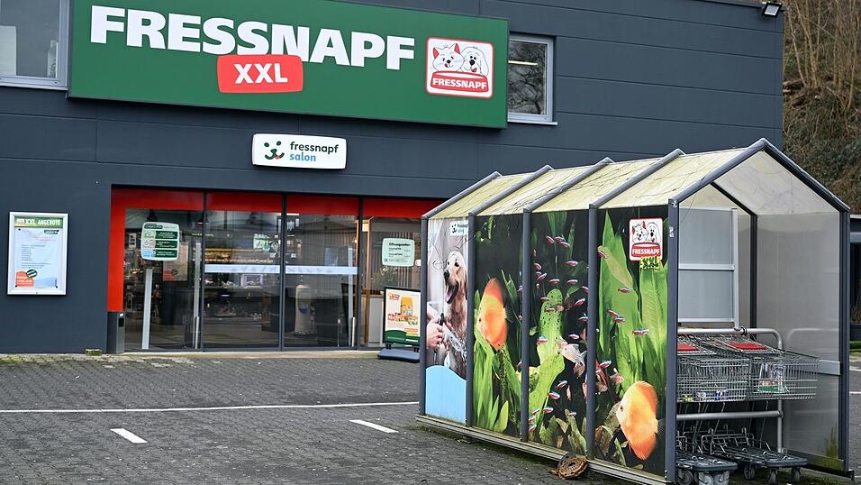 Fressnapf hat in Deutschland mehr als 900 Filialen. Fressnapf hat in Deutschland mehr als 900 Filialen.