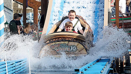 Sieben Euro kostet eine Fahrt mit der Wildwasserbahn.