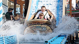 Sieben Euro kostet eine Fahrt mit der Wildwasserbahn.