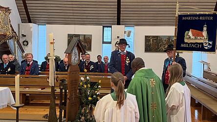 Pfarrvikar Matthias Tang zelebrierte die Messe. Pfarrvikar Matthias Tang zelebrierte die Messe.