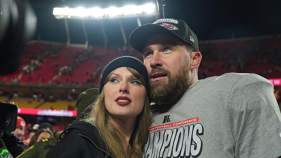 Football-Profi Travis Kelce (36) hat über seine Hochzeit mit Popstar Taylor Swift (36) gesprochen. (Archivbild) Football-Profi Travis Kelce (36) hat über seine Hochzeit mit Popstar Taylor Swift (36) gesprochen. (Archivbild)