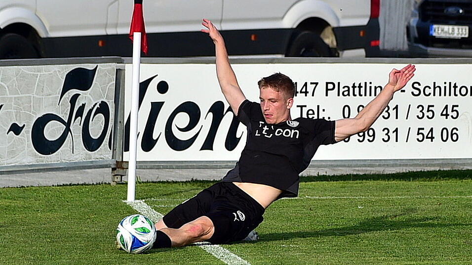 Elias Zeitler wird nach seiner Schulterverletzung der SpVgg Plattling nicht mehr im Kampf gegen den Abstieg helfen k&ouml;nnen.