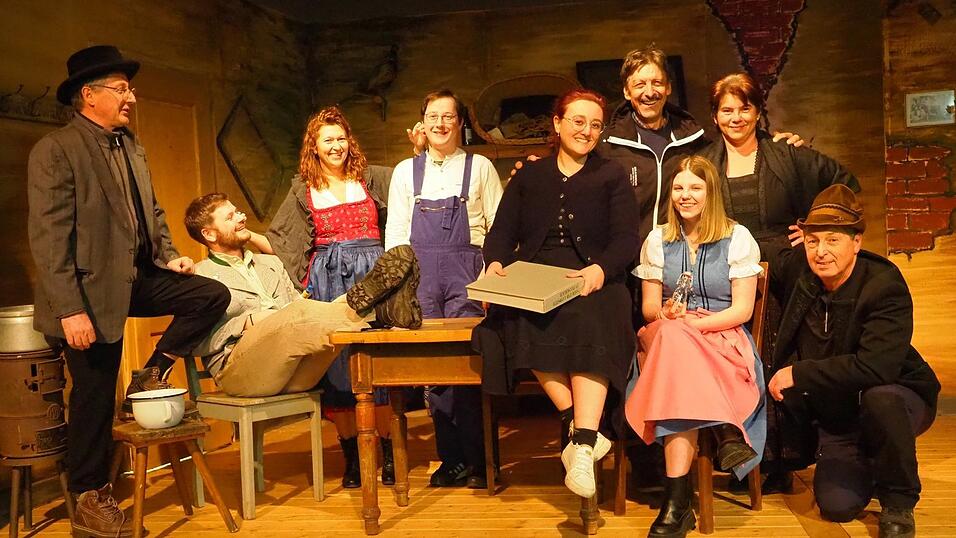 Eine grandiose Vorstellung war die Sommerpremiere des „Bodschamperl-Spuks“. Am Mittwoch, 19. August, findet um 20 Uhr beim Dorfwirt die nächste Vorstellung statt. Eine grandiose Vorstellung war die Sommerpremiere des „Bodschamperl-Spuks“. Am Mittwoch, 19. August, findet um 20 Uhr beim Dorfwirt die nächste Vorstellung statt.