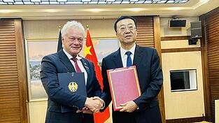 Die Minister Alois Rainer (links) und Zhang Zhu setzen ihre Zusammenarbeit fort.&nbsp;