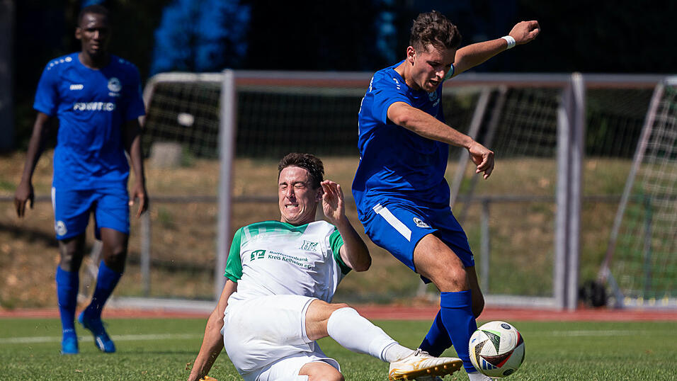 Der TSV Bogen (in Blau) trifft auf den TSV Kareth-Lappersdorf, einen starken Aufsteiger. Der TSV Bogen (in Blau) trifft auf den TSV Kareth-Lappersdorf, einen starken Aufsteiger.