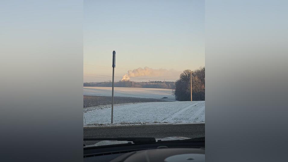 Die Rauchwolke war bereits von Weitem deutlich zu sehen. 