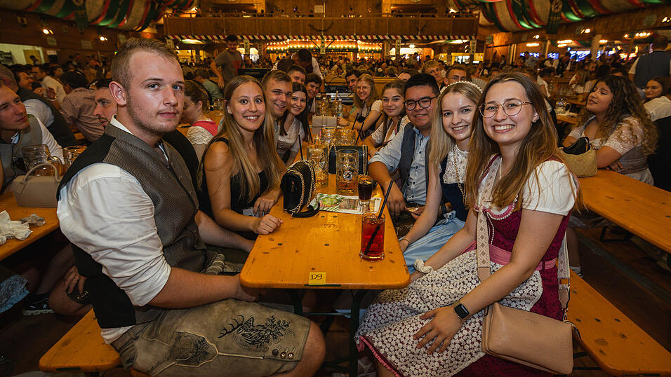 Die Partybilder vom Donnerstag, 15. August 2024, aus dem Festzelt Weckmann. Die Partybilder vom Donnerstag, 15. August 2024, aus dem Festzelt Weckmann.