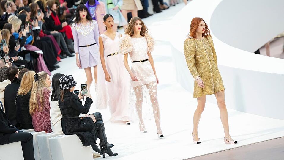Die Fashionshow fand im Pariser Grand Palais statt.