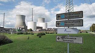Am 25. Oktober sollen die beiden rund 160 Meter hohen Kühltürme des vor knapp vier Jahren stillgelegten Atomkraftwerks Gundremmingen gesprengt werden.