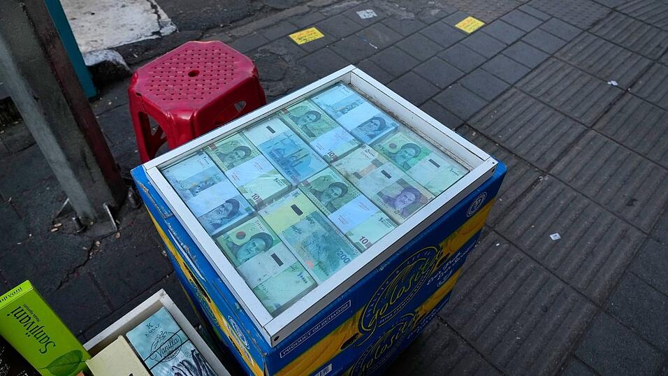 Die nahezu hundertprozentige Inflation im Iran hat die Preise für fast alle Waren verdoppelt. (Archivbild) Die nahezu hundertprozentige Inflation im Iran hat die Preise für fast alle Waren verdoppelt. (Archivbild)