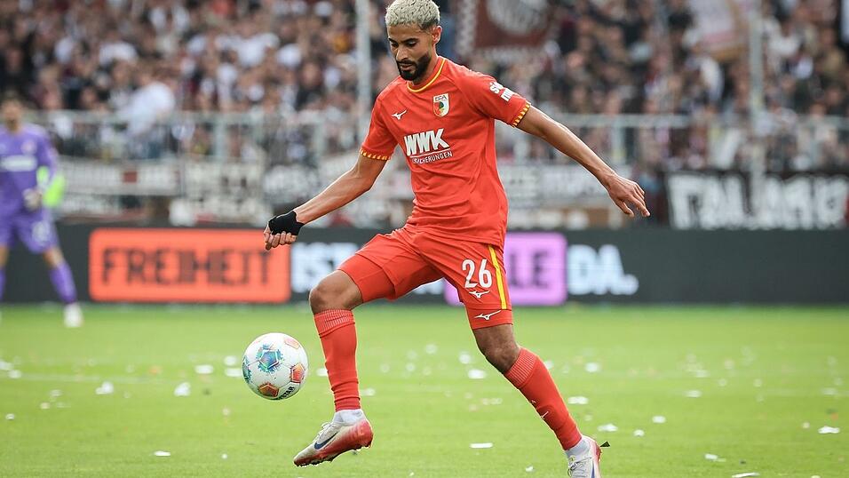 Wird erneut verliehen: Elias Saad vom FC Augsburg (Archivbild) Wird erneut verliehen: Elias Saad vom FC Augsburg (Archivbild)