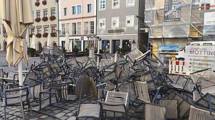 So sah es am Montagmorgen vor dem Eiscafé Panciera in der Altstadt aus. So sah es am Montagmorgen vor dem Eiscafé Panciera in der Altstadt aus.