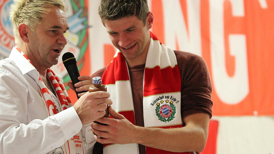 Thomas Müller besuchte am Sonntagnachmittag den 'FC Bayern-Fanclub Straubing '93'. (Foto: Fabian Roßmann) Thomas Müller besuchte am Sonntagnachmittag den 'FC Bayern-Fanclub Straubing '93'. (Foto: Fabian Roßmann)