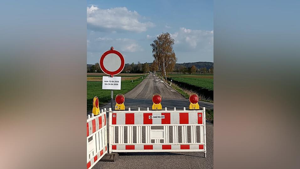 Die Gemeindeverbindungsstra&szlig;e zwischen Postau und W&ouml;rth bekommt eine neue Tragschicht.