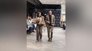 Jasmin und Roman Liebl eröffneten die Modenschau.