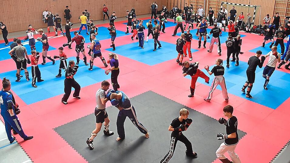 In Geisenhausen ging es um das sportliche Training und die Fortbildung der Lehrkr&auml;fte.