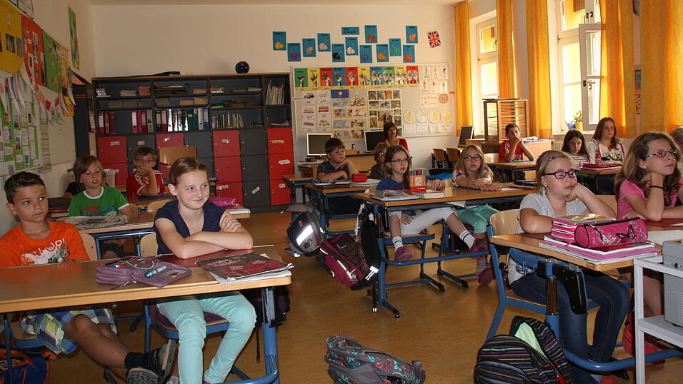 Jessica und Jonas versuchten sich als Pressefotografen und hielten die besondere Schulstunde in Bildern fest. Jessica und Jonas versuchten sich als Pressefotografen und hielten die besondere Schulstunde in Bildern fest.