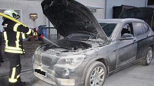 Am BMW entstand durch den Brand Totalschaden.