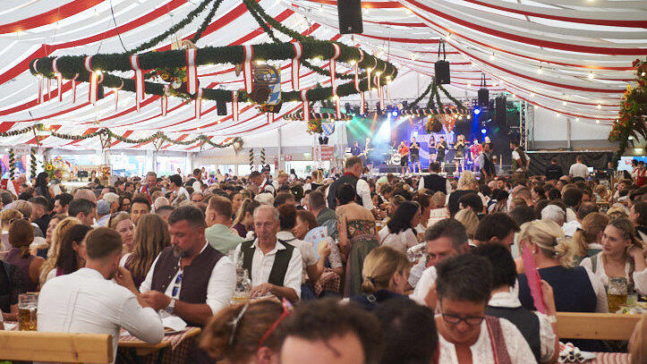 Die Partybilder vom Mittwoch, 14. August 2024, aus dem Festzelt Lechner. Die Partybilder vom Mittwoch, 14. August 2024, aus dem Festzelt Lechner.