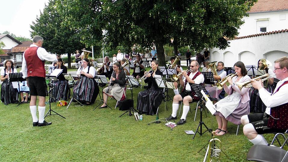 Nicht wegzudenken aus dem Musikverein, der sein 40-j&auml;hriges Bestehen feierte: die Blaskapelle Weng.