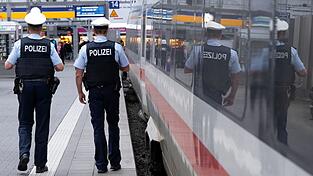 Am Wochenende verstärkt die Polizei ihre Präsenz an Bahnhöfen. (Symbolfoto) Am Wochenende verstärkt die Polizei ihre Präsenz an Bahnhöfen. (Symbolfoto)