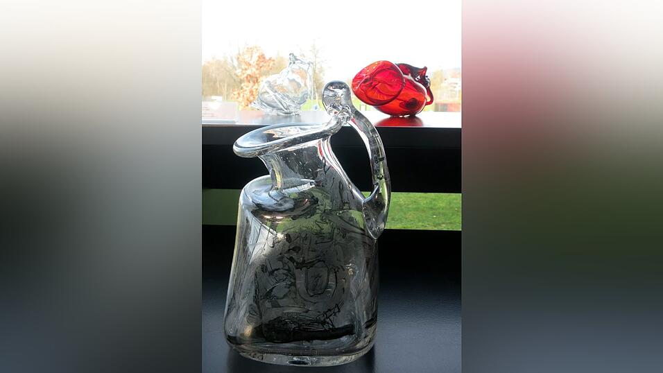 Um 1960 schuf Erwin Eisch Gegenstände aus frei geformtem Glas.