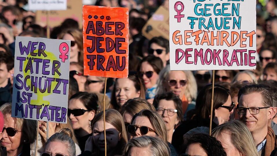 In Deutschland w&auml;chst das Bewusstsein f&uuml;r das Thema Gewalt gegen Frauen.