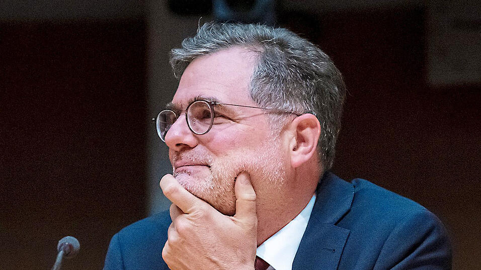 Hunderte Frauen und Männer bewerben sich in diesem Jahr zum ersten Mal für den deutschen Bundestag. Wolfgang Schmidt dürfte der prominenteste dieser Neu-Wahlkämpfer sein. Hunderte Frauen und Männer bewerben sich in diesem Jahr zum ersten Mal für den deutschen Bundestag. Wolfgang Schmidt dürfte der prominenteste dieser Neu-Wahlkämpfer sein.