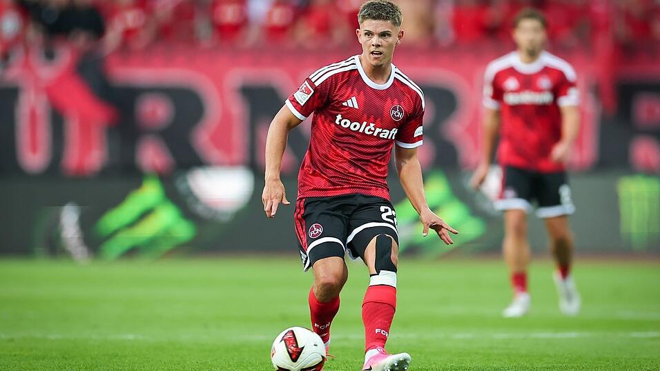 Nutzt die Länderspielpause für eine Knie-OP: Nürnberg-Profi Finn Becker. (Archivbild) Nutzt die Länderspielpause für eine Knie-OP: Nürnberg-Profi Finn Becker. (Archivbild)