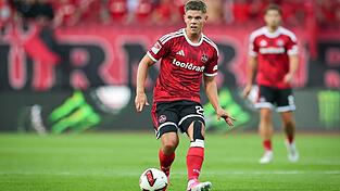 Nutzt die Länderspielpause für eine Knie-OP: Nürnberg-Profi Finn Becker. (Archivbild) Nutzt die Länderspielpause für eine Knie-OP: Nürnberg-Profi Finn Becker. (Archivbild)
