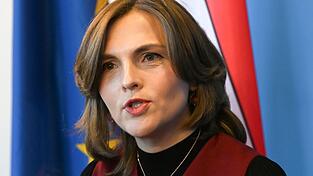 Die Ostbeauftragte der Bundesregierung, Elisabeth Kaiser, will sich beim Besuch der PCK-Raffinerie &uuml;ber den &Uuml;bergang zu umweltfreundlicher Energie informieren (Archivbild).