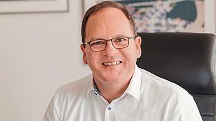 Matthias Oberhofer ist seit Mai das Oberhaupt der Gemeinde Niederaichbach. Matthias Oberhofer ist seit Mai das Oberhaupt der Gemeinde Niederaichbach.