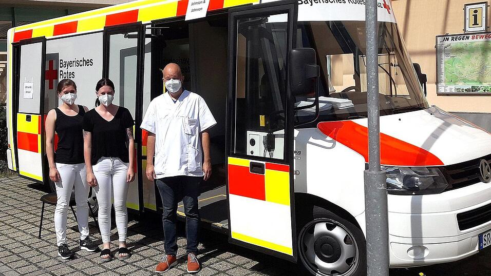 Der Impfbus des Roten Kreuzes ist in Viechtach am Samstag, 21. August, von 14 bis 20.30 Uhr auf der Regeninsel zu finden.