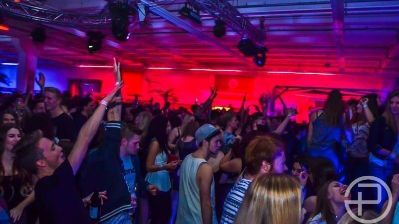 Gleich bei der Eröffnung platzte die neue Diskothek Peggy P. aus allen Nähten. Gleich bei der Eröffnung platzte die neue Diskothek Peggy P. aus allen Nähten.