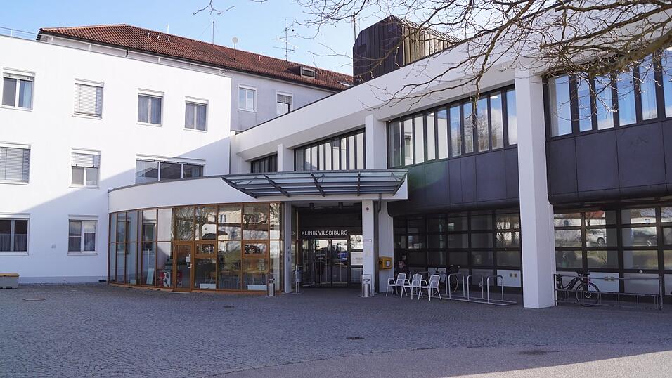 Die Klinik Vilsbiburg steht unter Druck: Der Umbau zur Fachklinik k&ouml;nnte die Zukunft sichern, doch B&uuml;rger wollen den vollen Leistungsumfang erhalten.