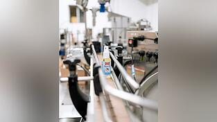 Die Ballistol-Produktion in Aham. Aktuell fehlen Pumpzerst&auml;uber f&uuml;r das Anti-M&uuml;ckenspray.