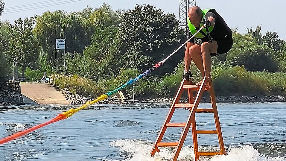 Fest steht: Wolfgang Tesche ist keiner, der so schnell aufgibt. Das ist sein Rezept, um die - etwas nasse - Leiter seines Erfolgs zu besteigen. Fest steht: Wolfgang Tesche ist keiner, der so schnell aufgibt. Das ist sein Rezept, um die - etwas nasse - Leiter seines Erfolgs zu besteigen.