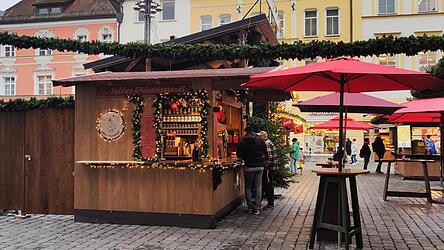 „Sylvies Glühweinstandl ist dieses Jahr das erste Mal auf der Ludwigsplatzseite zu finden.