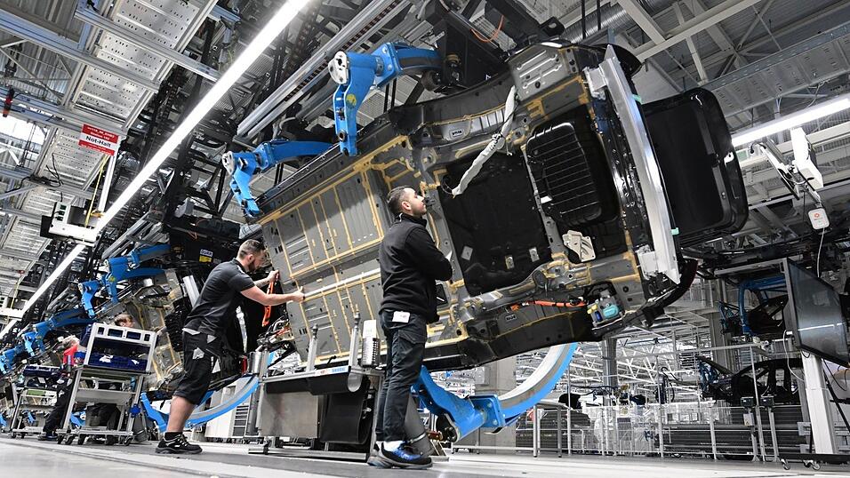 Hiobsbotschaften aus der einstigen Boombranche: Die deutsche Autoindustrie steckt in der Krise. Hiobsbotschaften aus der einstigen Boombranche: Die deutsche Autoindustrie steckt in der Krise.