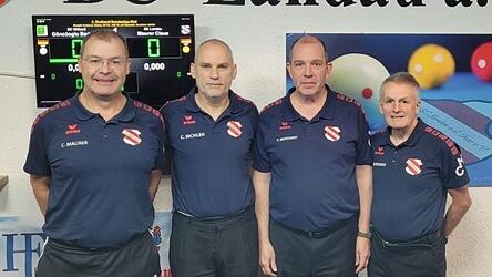 Die Landauer (v.l.) Claus Maurer, Christian Bichler, Gerhard Kostistansky und Wolfgang Zenkner verteidigten trotz der Niederlage in Regensburg die Tabellenf&uuml;hrung.